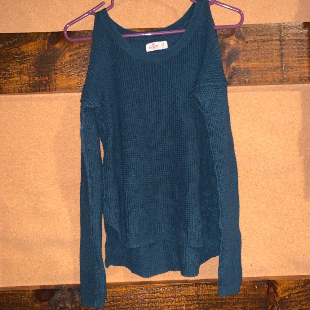 HOLLISTER OPEN SHOULDER SWEATER